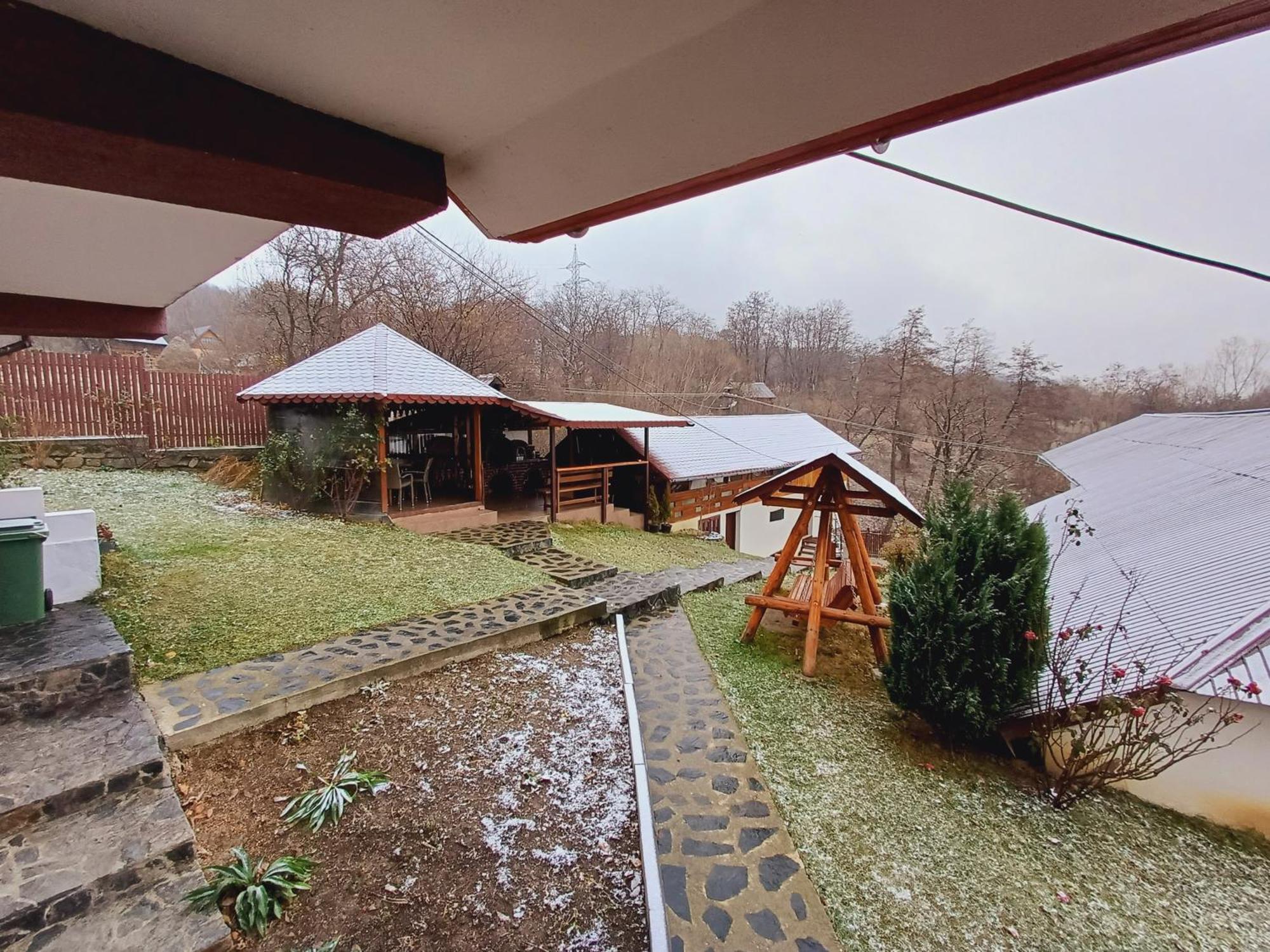 Casa Silvia Hotel Căpăţîneni-Ungureni Eksteriør billede
